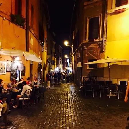 Trastevere Il Vicolo